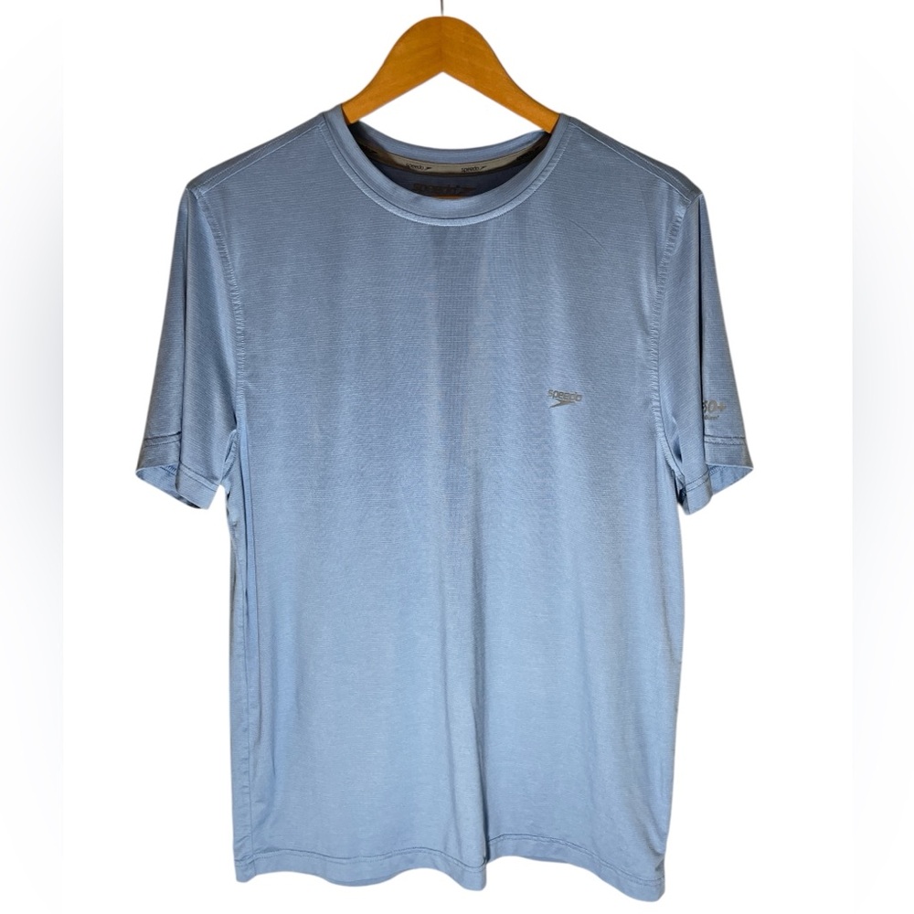 EE2- Speedo Men’s Medium Athletic Shirt Light Blue T-Shirt